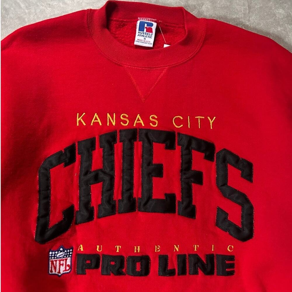 90's Vintage Kansas City Chiefs Pro Line Embroidered Red Crewneck -M - Picture 2 of 4